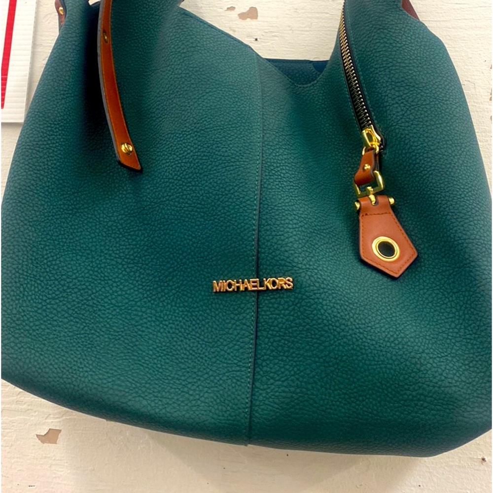 Micheal Kors purse